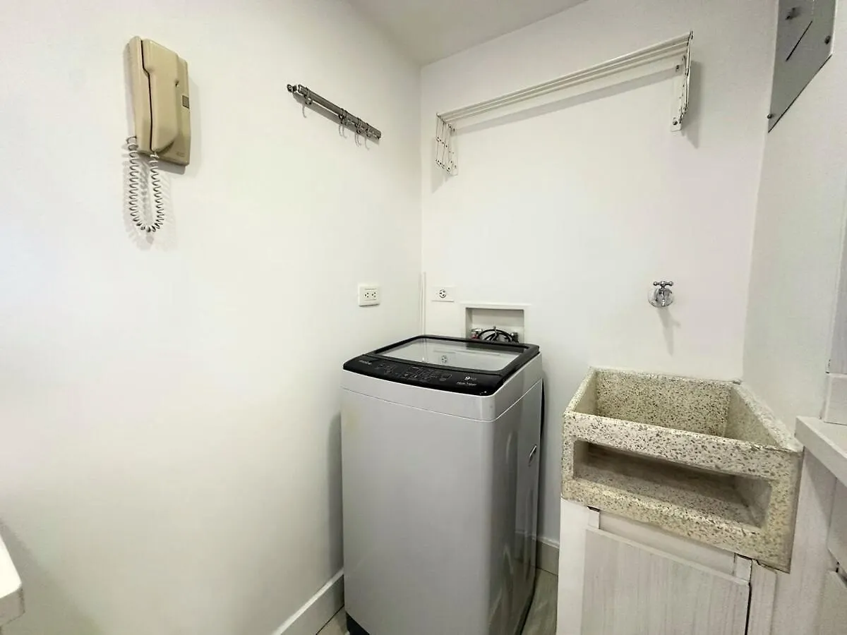 Ac, Fast Wifi 400 Mg, Quiet, Nature In El Poblado Medellin Apartment
