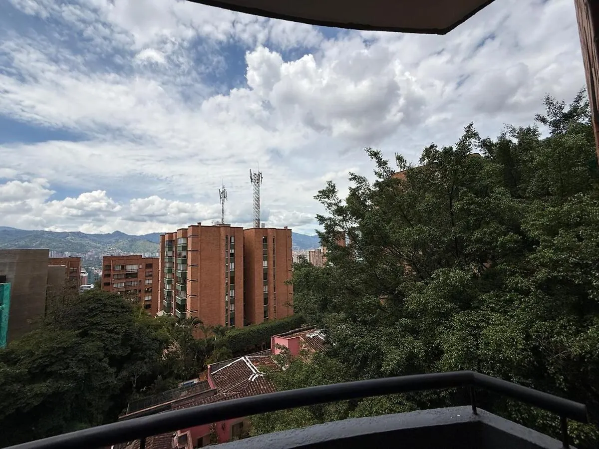 Ac, Fast Wifi 400 Mg, Quiet, Nature In El Poblado Medellin Colombia