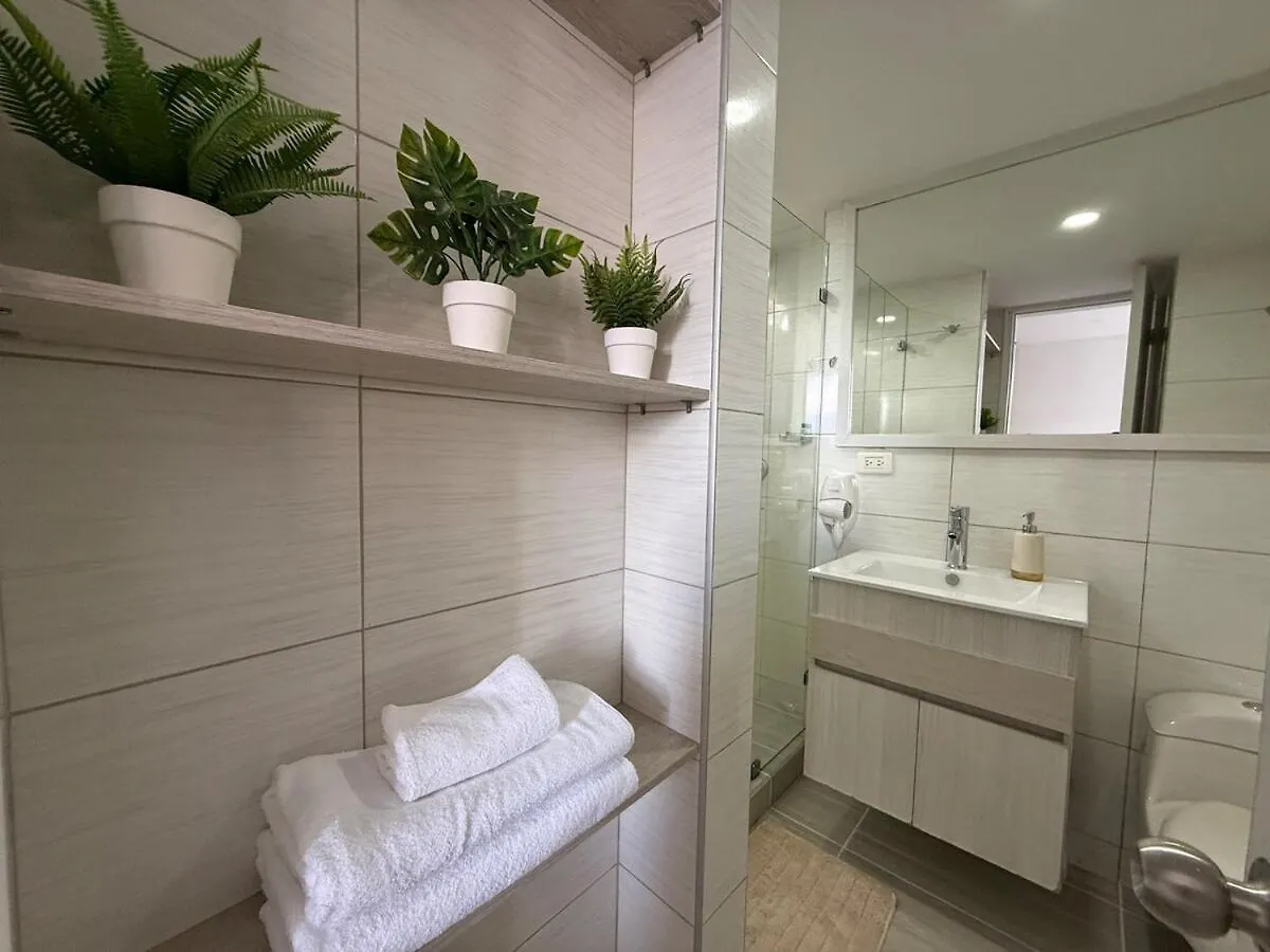 Apartment Ac, Fast Wifi 400 Mg, Quiet, Nature In El Poblado Medellin