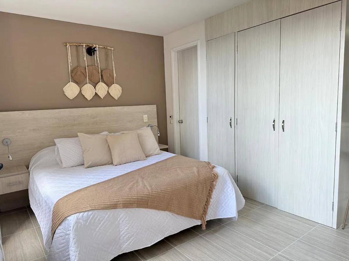 Ac, Fast Wifi 400 Mg, Quiet, Nature In El Poblado Medellin Apartment