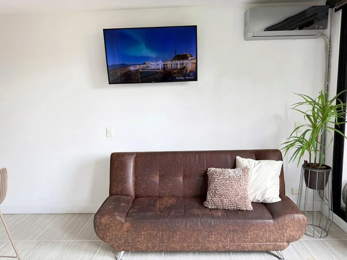 Apartment Ac, Fast Wifi 400 Mg, Quiet, Nature In El Poblado Medellin Colombia