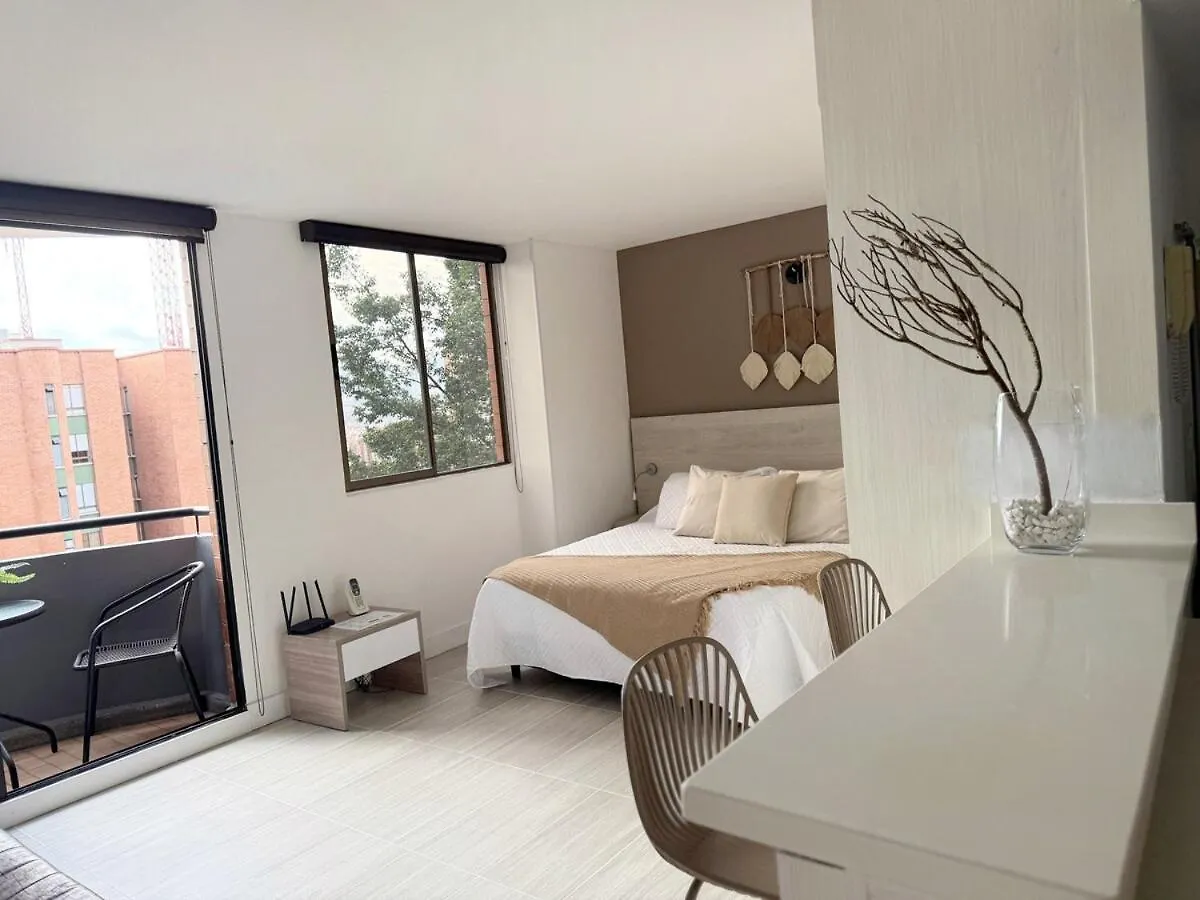 Ac, Fast Wifi 400 Mg, Quiet, Nature In El Poblado Medellin Apartment