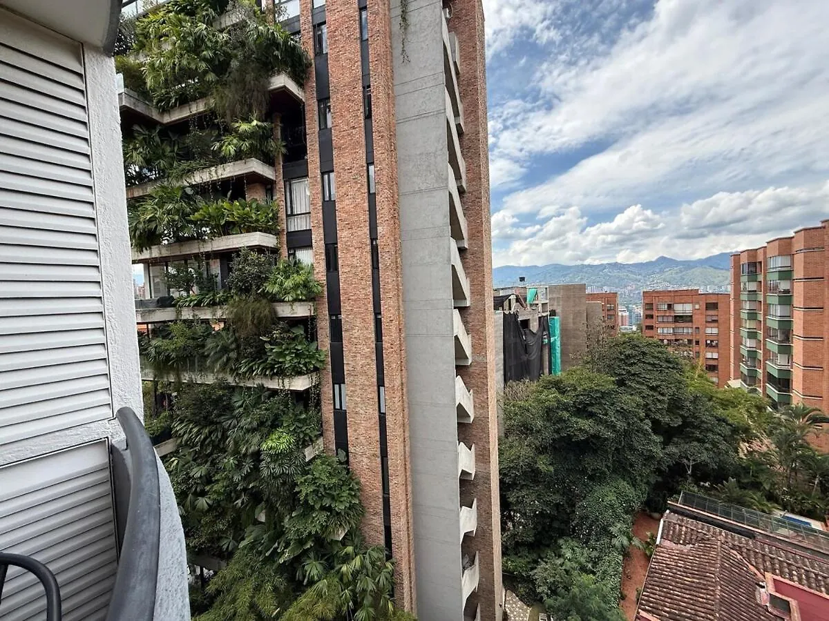 Apartment Ac, Fast Wifi 400 Mg, Quiet, Nature In El Poblado Medellin