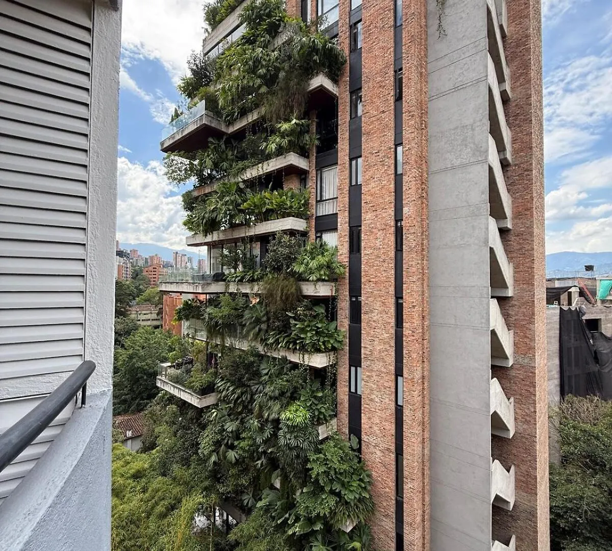Ac, Fast Wifi 400 Mg, Quiet, Nature In El Poblado Medellin Apartment